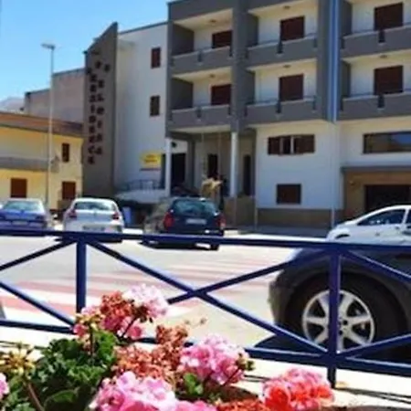Eloisa Aparthotel *
