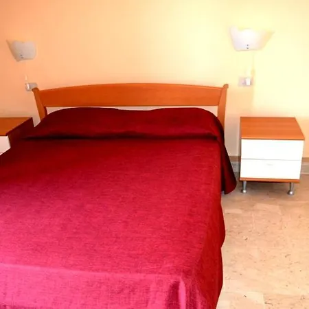 Eloisa Aparthotel *